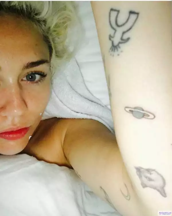 Photo: Miley Cyrus gets tattoo of Saturn, calls it Jupiter